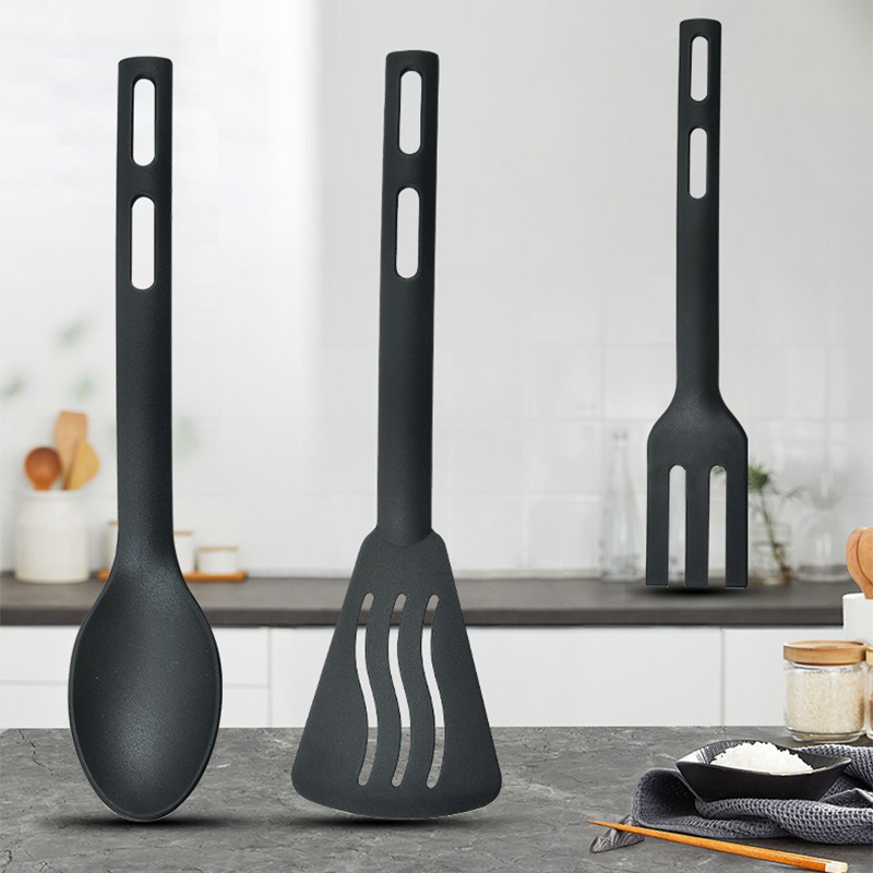 Camping Cooking And Eating Set - 1PC ใหม่ชุดเครื่องครัวเสิร์ฟทําอาหารครัวช้อนส้อมช้อนไนลอนชุดไม้พายบนโต๊ะอาหารแบบพกพาพลาสติก Slotted Flatware